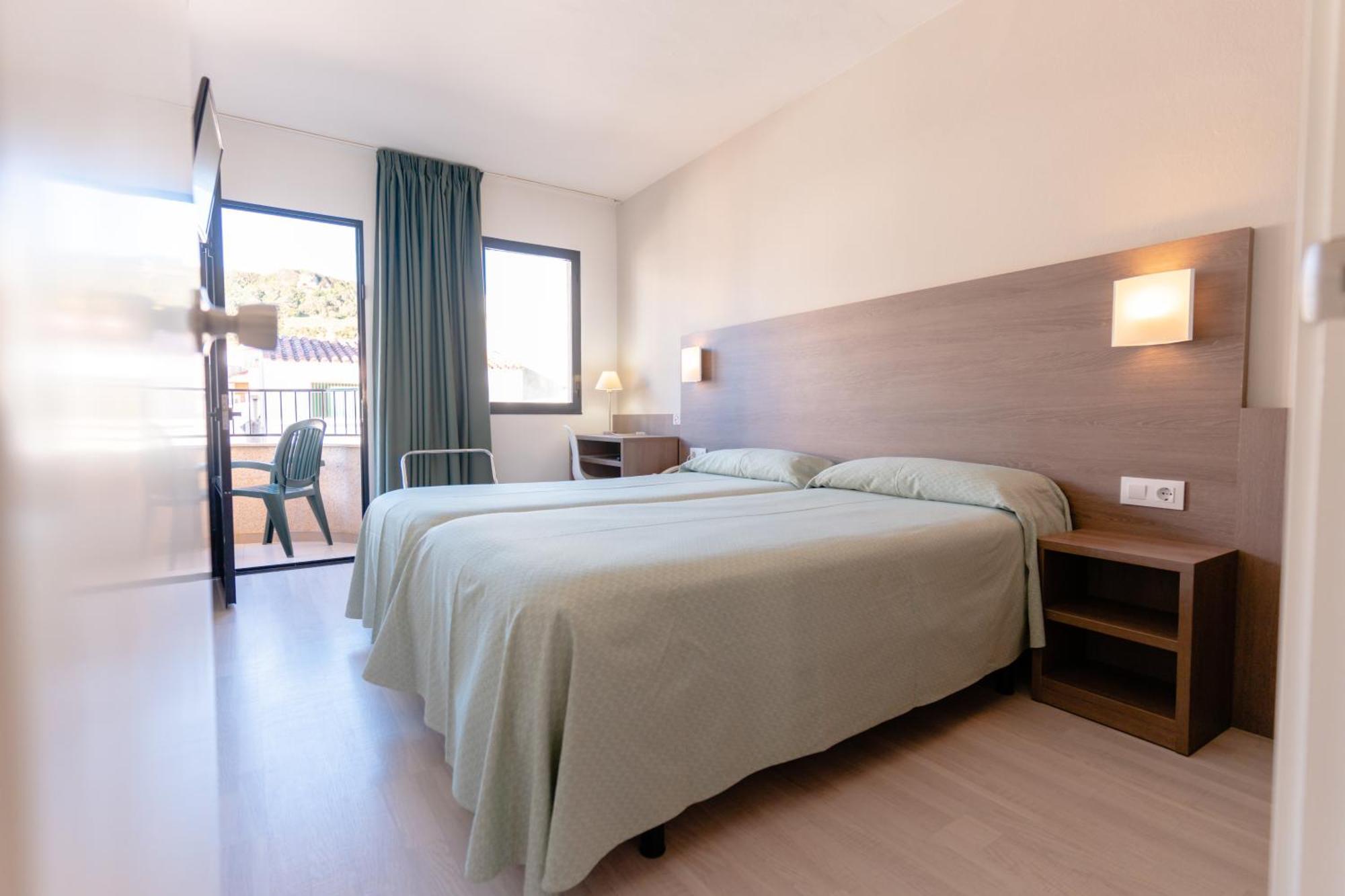 Apartamentos Loar Ferreries Exterior photo