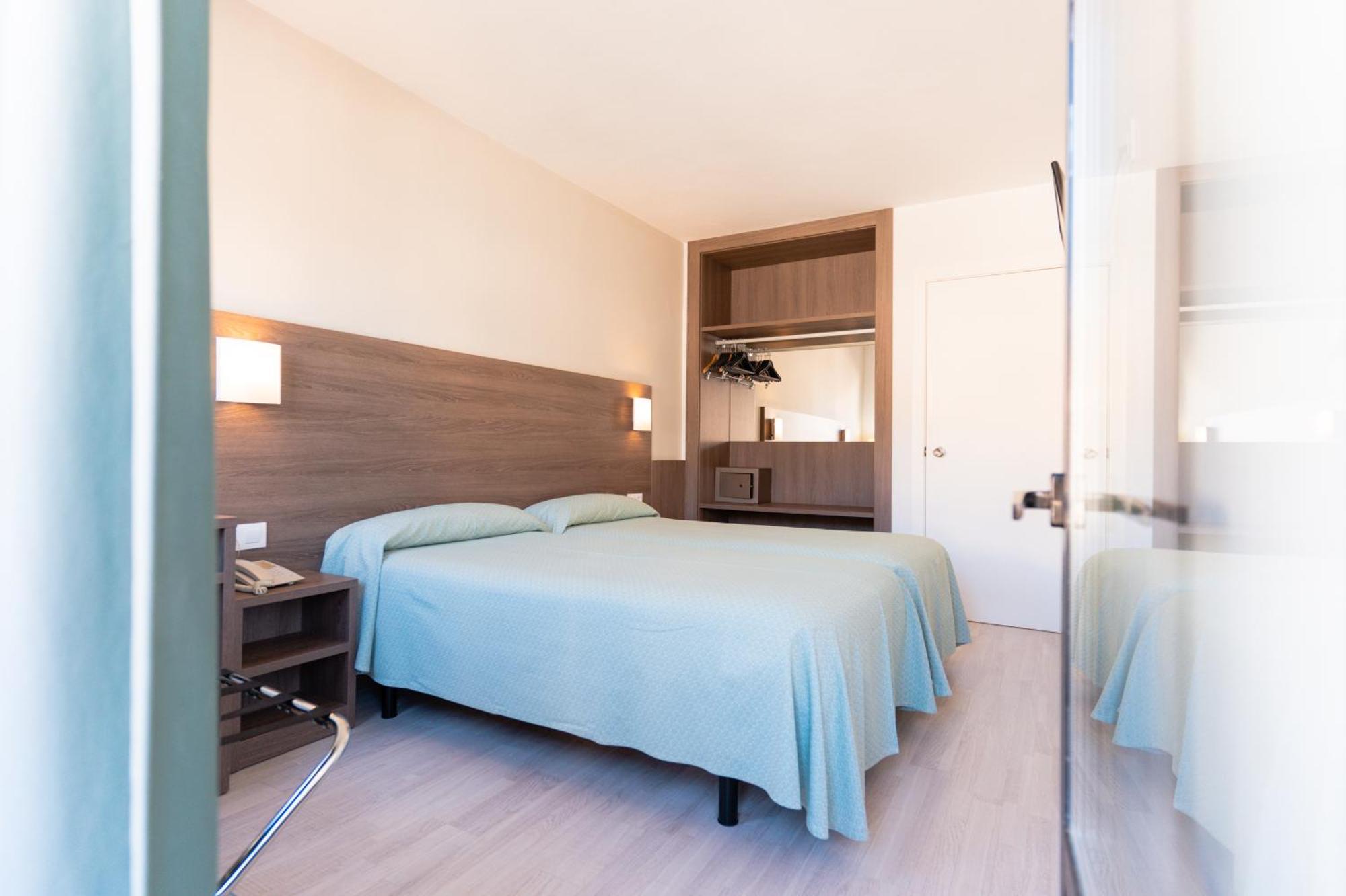 Apartamentos Loar Ferreries Exterior photo