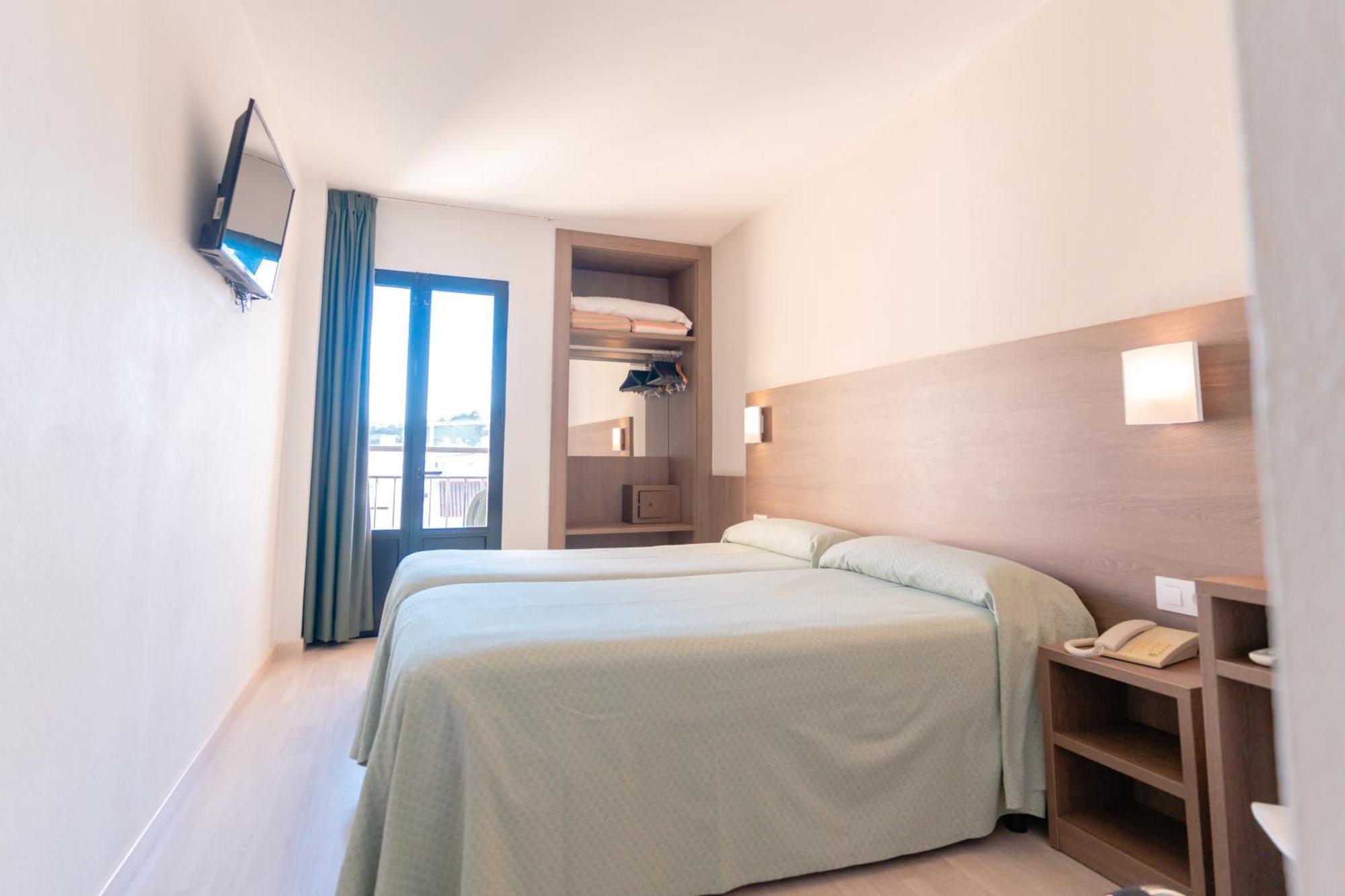 Apartamentos Loar Ferreries Exterior photo